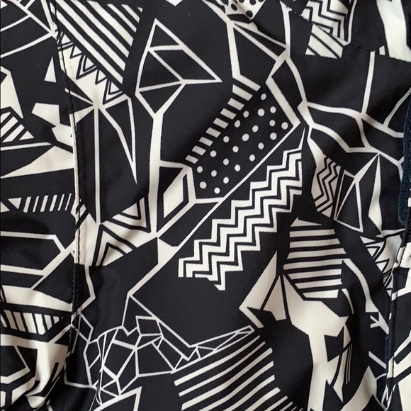 2T black and white North face coat - Picture 4 of 8